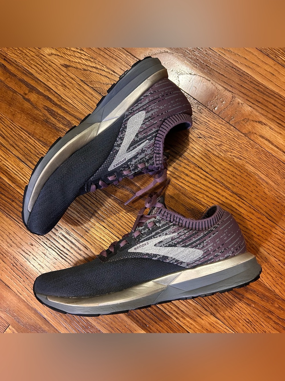 Brooks - Picture 4 of 8